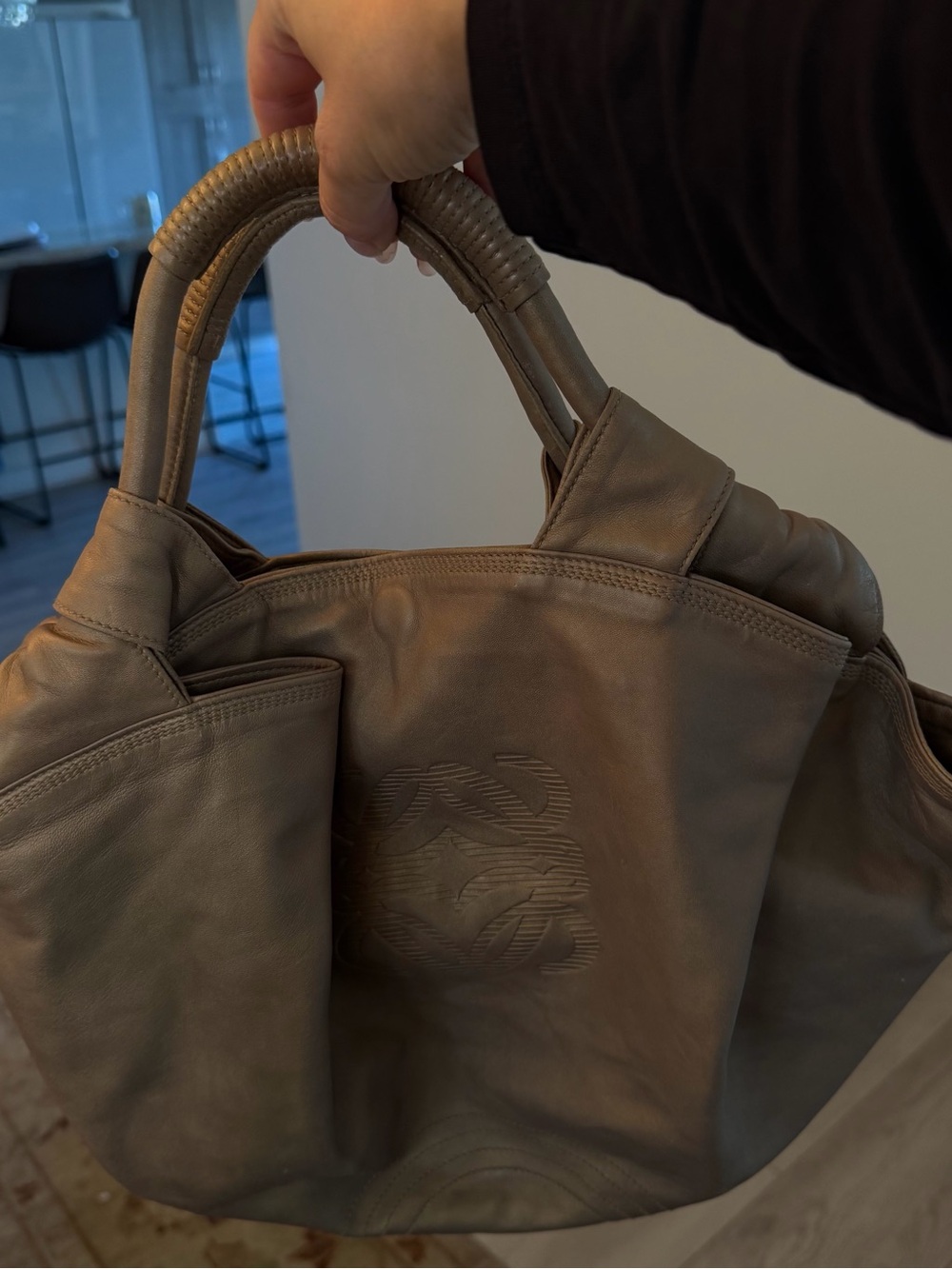 Loewe Taupe Leather Shoulder Bag with Embossed Anagram - Picture 5 of 12